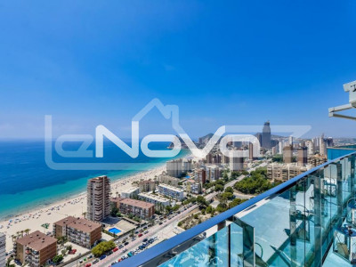 Stunning penthouse with panoramic terraces, solarium and sea views in Benidorm