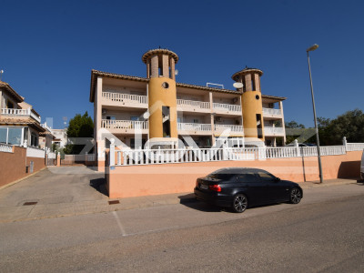 Apartment with 2 bedrooms and a terrace on the ground floor in Lomas de Cabo Roig