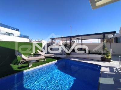 Spacious ultra modern 2 bedroom villa with private pool in Lomas de cabo Roig