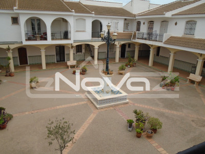 Bungalow with 2 bedrooms and a terrace overlooking the park 500 m from the beach in La Zenia.
