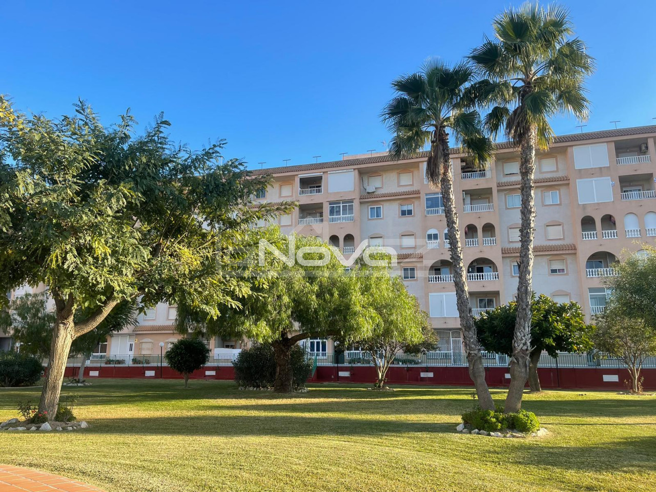 Spacious penthouse with 3 bedrooms and a glazed terrace overlooking the