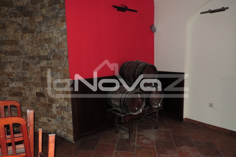 Коммерческая недвижимость с одной спальней в Torrevieja. #100