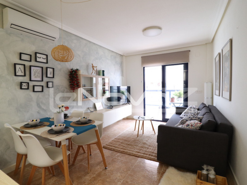 Обновленные апартаменты с 2 спальнями, с боковым видом на море и местом в крытом паркинге в Cabo Roig.. #1003