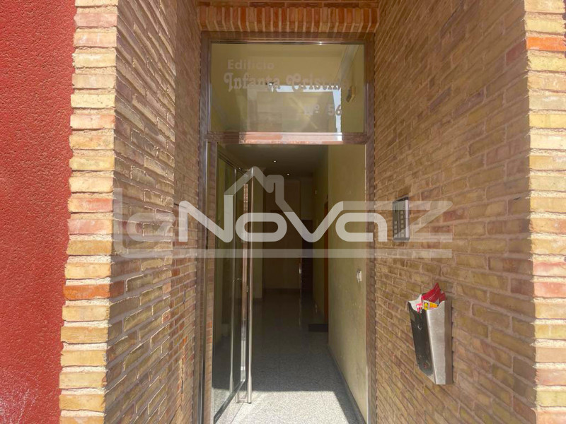 Апартаменты в прекрасном состоянии с 2 спальнями, террасой и местом в крытом паркинге в Torrevieja.. #1044