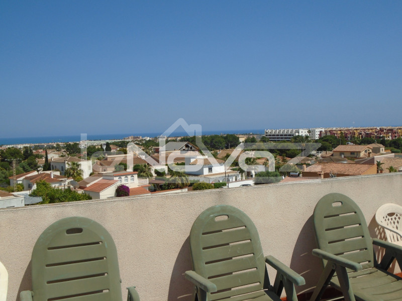 Пентхаус с 2 спальнями и приватным соляриумом с видом на море в Lomas de Cabo Roig.. #1054