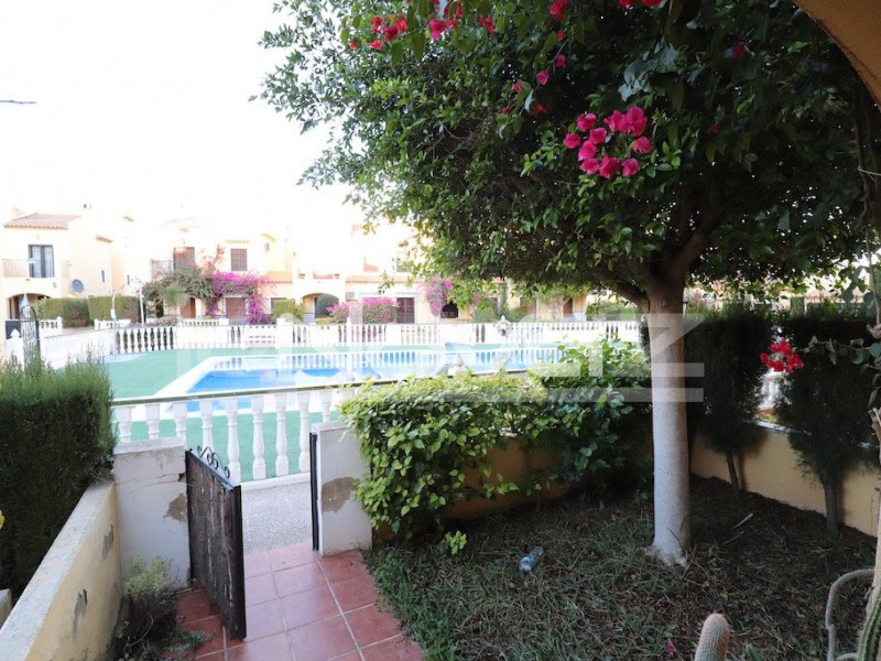 Красивое бунгало с 2 спальнями и собственным садом с видом на бассейн в 500 м от лучшего пляжа в La Zenia.. #1122