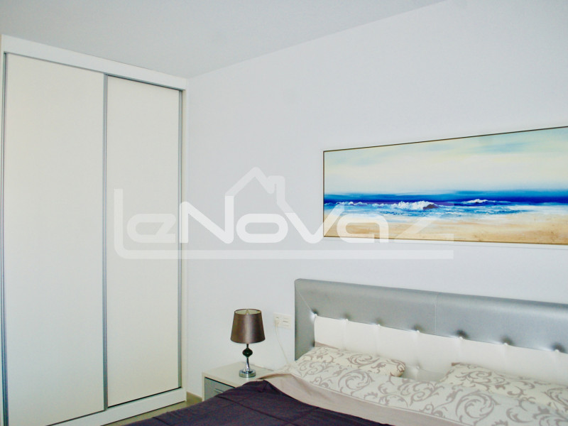 Апартаменты с 2 спальнями и большой террасой с феноменальным расположением всего в 50 м от красивейшего пляжа в Pilar de Horadada.. #1124