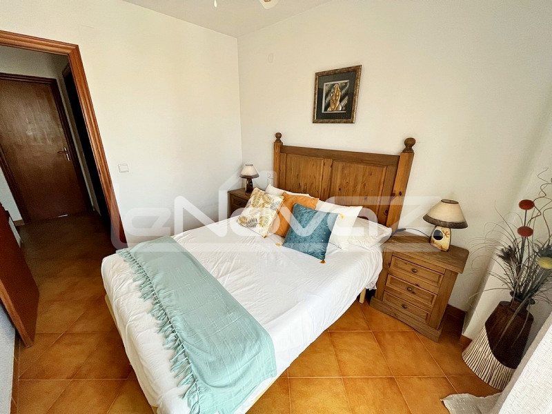 Просторное трехуровневое бунгало с 2 спальнями, 2 гостиными с большой террасой и превосходным расположением в  Cabo Roig.. #1138