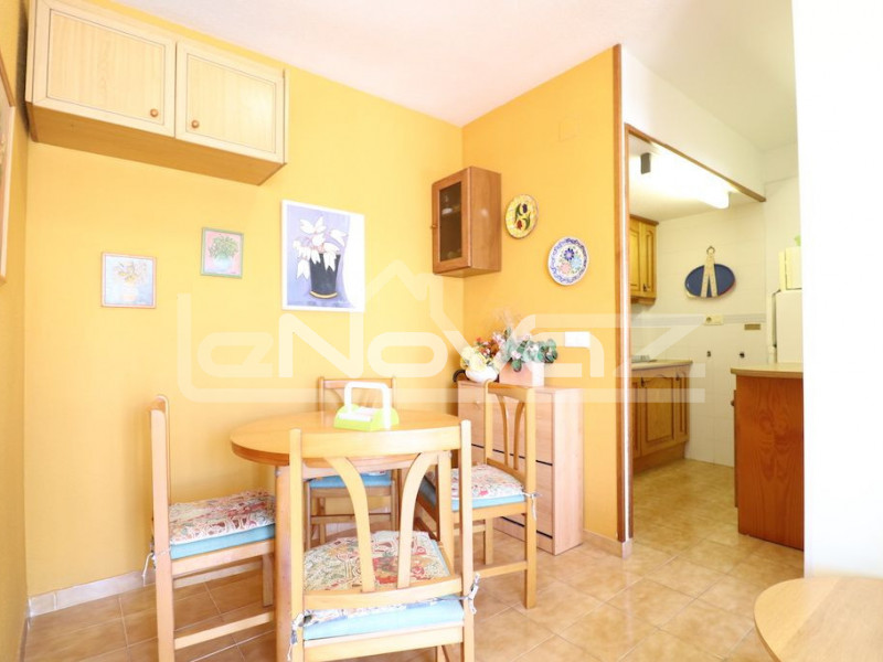 Уютные апартаменты с 2 спальнями и боковым видом на море всего в 100 м от пляжа в La Veleta.. #1144