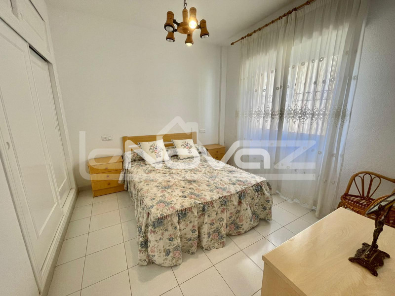Апартаменты с 2 спальнями и террасой в красивой урбанизации с бассейном в 250 м от пляжа в Torrevieja.. #1156