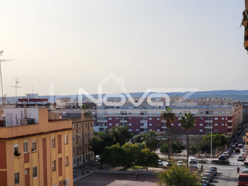 Видовая квартира с 1 спальней, балконом и местом в крытом паркинге в Torrevieja.. #1162