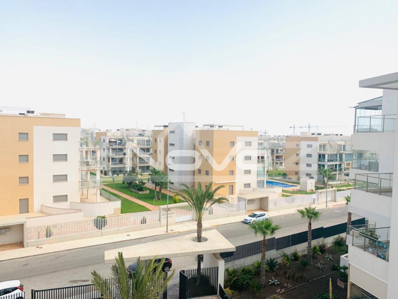 Новые апартаменты с 3 спальнями, большой террасой и боковым видом на море и бассейн в потрясающей урбанизации в Los Dolses.. #1163