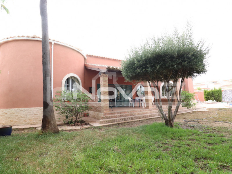 villa 4 bedrooms La Zenia. #1184