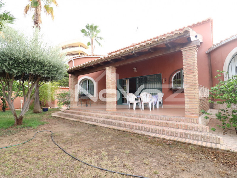 villa 4 bedrooms La Zenia. #1184