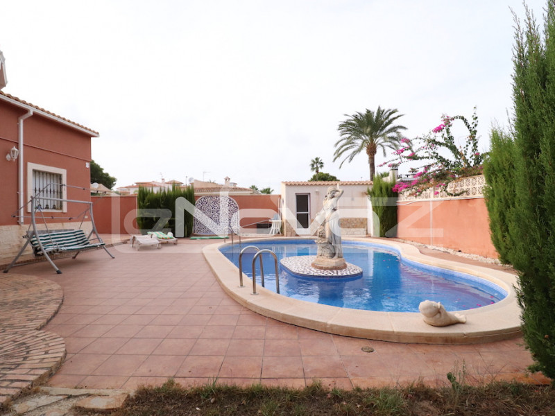 villa 4 bedrooms La Zenia. #1184