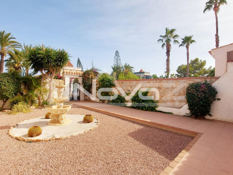 Stunning renovated villa in Playa Flamenca.. #1249