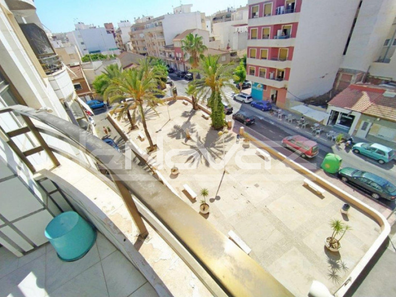 Apartment in excellent condition with 2 bedrooms, 2 bathrooms and a covered parking space just 400 m from the beach in the center of Torrevieja.. #1252