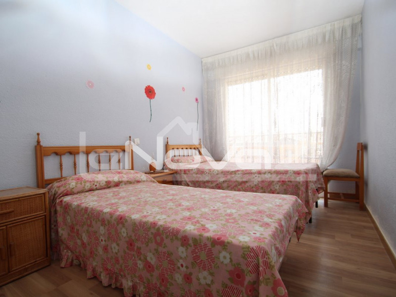 Apartman 2 hálószobával, 2 fürdőszobával, terasszal és mélygarázzsal 200 m-re a strandtól Punta Prima városában.. #1261