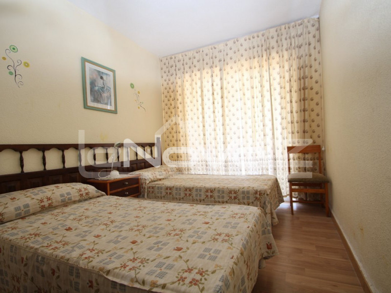 Apartman 2 hálószobával, 2 fürdőszobával, terasszal és mélygarázzsal 200 m-re a strandtól Punta Prima városában.. #1261