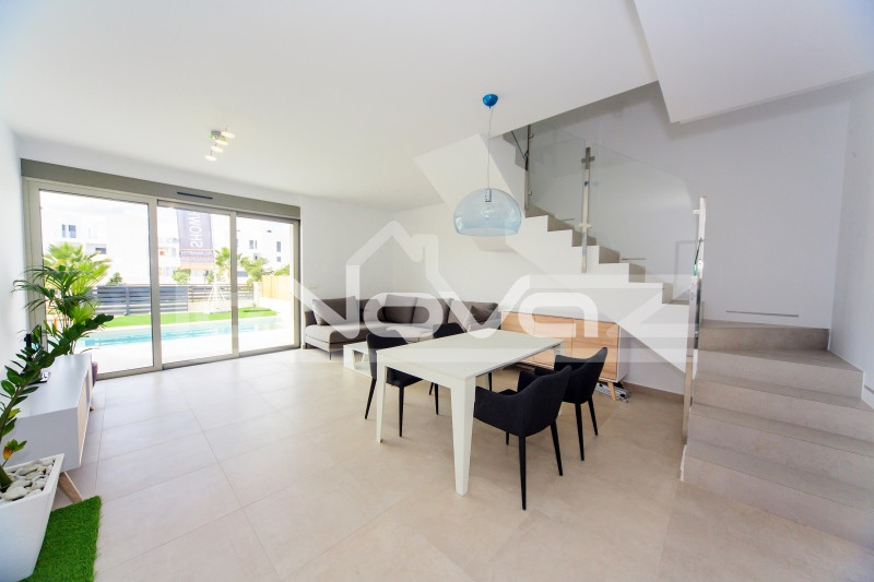 villa 3 bedrooms Villamartin. #1294