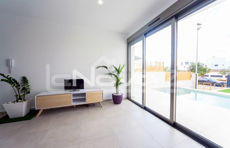 villa 3 bedrooms Villamartin. #1294