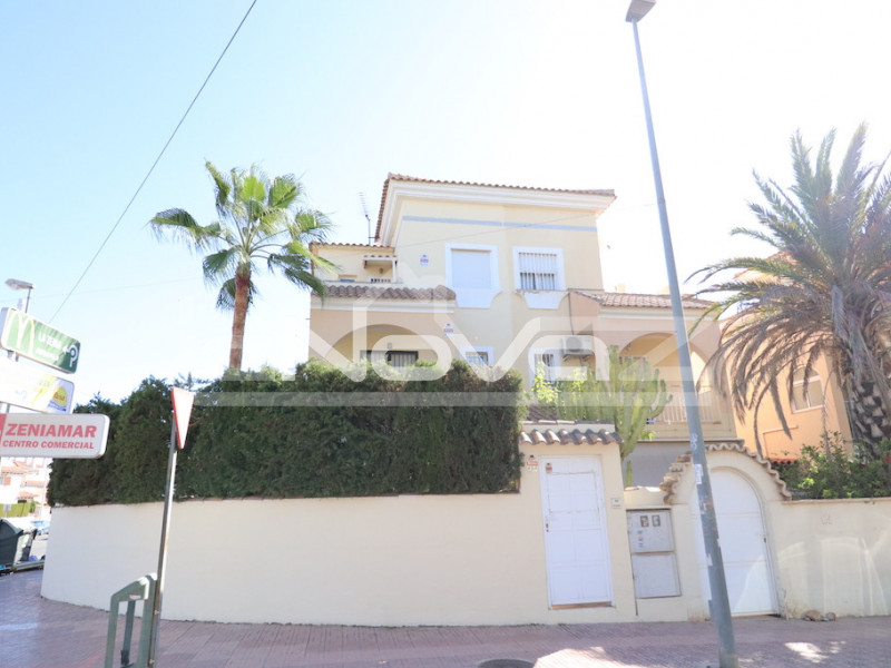 bungalow 4 bedrooms Playa Flamenca. #1300
