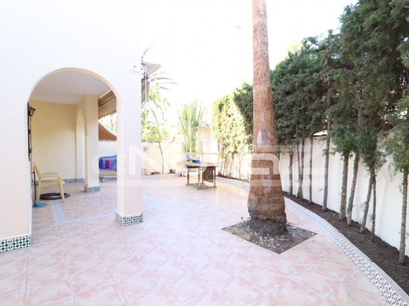 bungalow 4 bedrooms Playa Flamenca. #1300