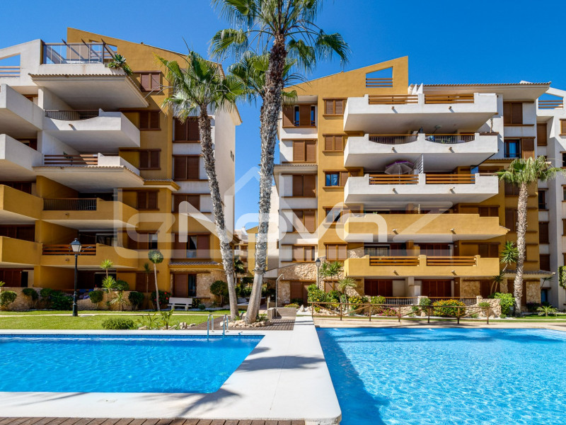 Spacieux appartement de 2 chambres avec une grande terrasse donnant sur la mer à 200 mètres de la plage de Punta Prima.. #1342