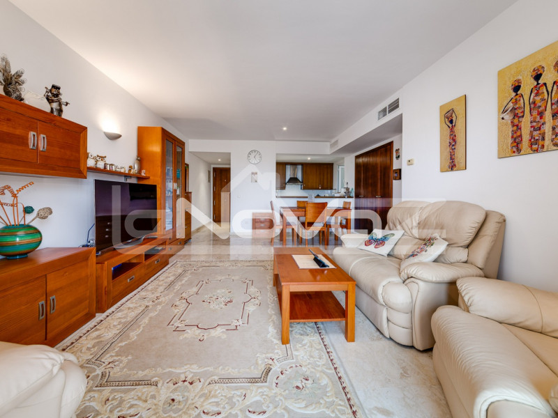 Spacious 2 bedroom apartment with a large terrace overlooking the sea 200 meters from the beach in Punta Prima.. #1342