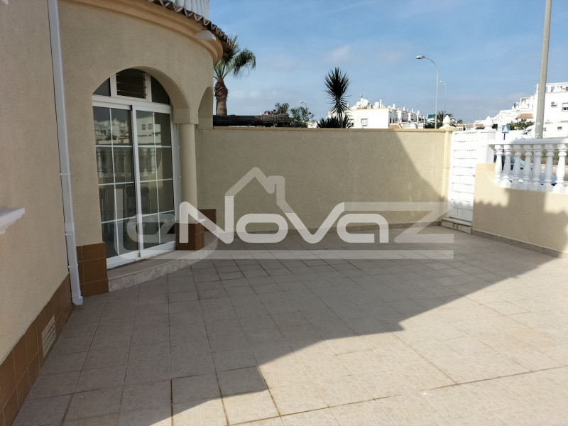 Stunning 3 bedroom bungalow with garden and private solarium overlooking the sea in Playa Flamenca.. #1345