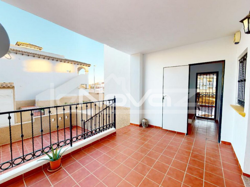 Appartement de 2 chambres en excellent état avec terrasse de jardin privée à La Ciñuelica.. #1347
