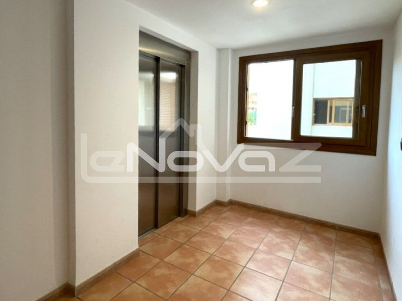Spacious 2 bedroom apartment with a large terrace overlooking the sea 200 meters from the beach in Punta Prima.. #1348