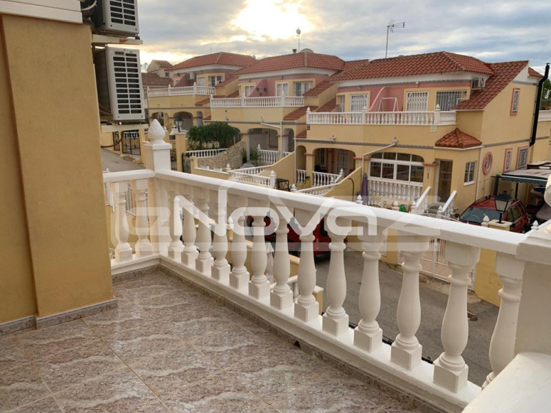 Penthouse with 2 bedrooms, terrace and panoramic solarium in Villamartin.. #1354
