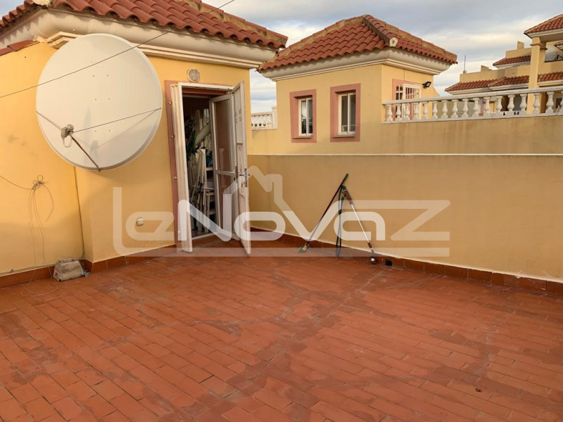 Penthouse with 2 bedrooms, terrace and panoramic solarium in Villamartin.. #1354