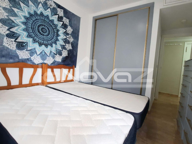 Fantastyczny odnowiony apartament z 2 sypialniami i tarasem 300m od najlepszej plaży De Los Locos w Torrevieja.. #1355