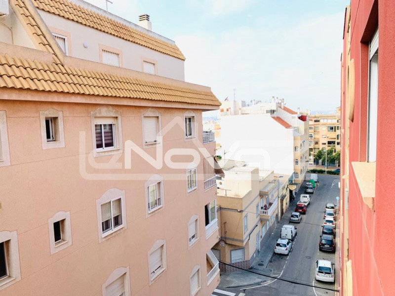 Beautiful 2 bedroom apartment with south-facing balcony in Torrevieja.. #1364