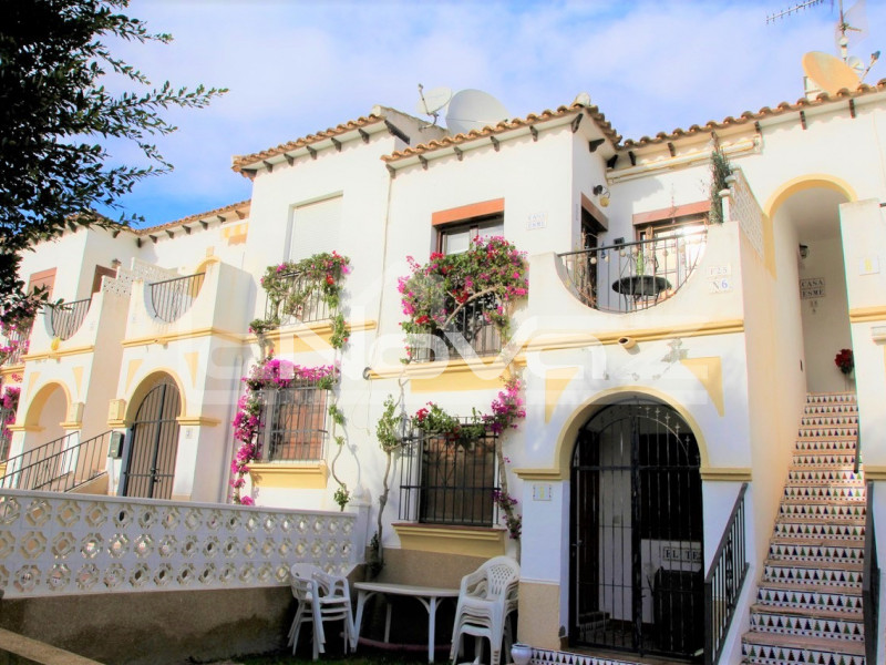Top floor apartment in a gated residential area close to Villamartin.. #1376