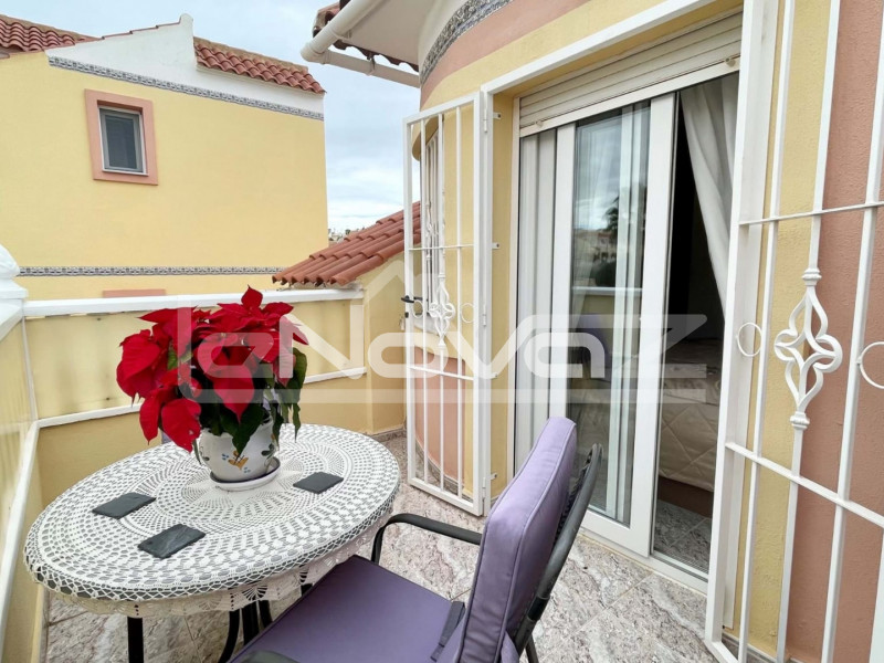 Incredible 2 bedroom south facing bungalow with garden and parking in Villamartin.. #1394