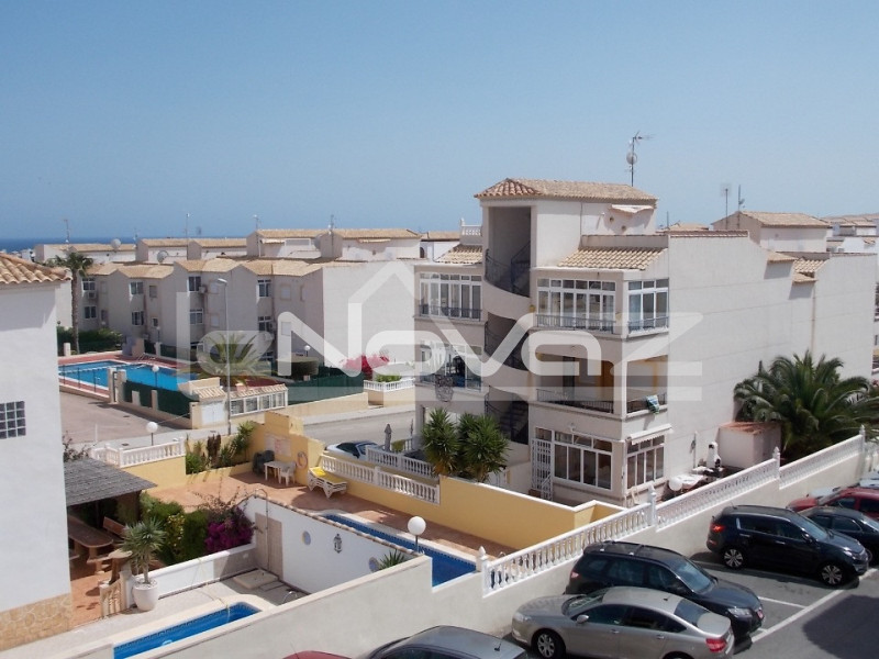 Penthouse in good condition 10 minutes from the beach in Punta Prima.. #1398