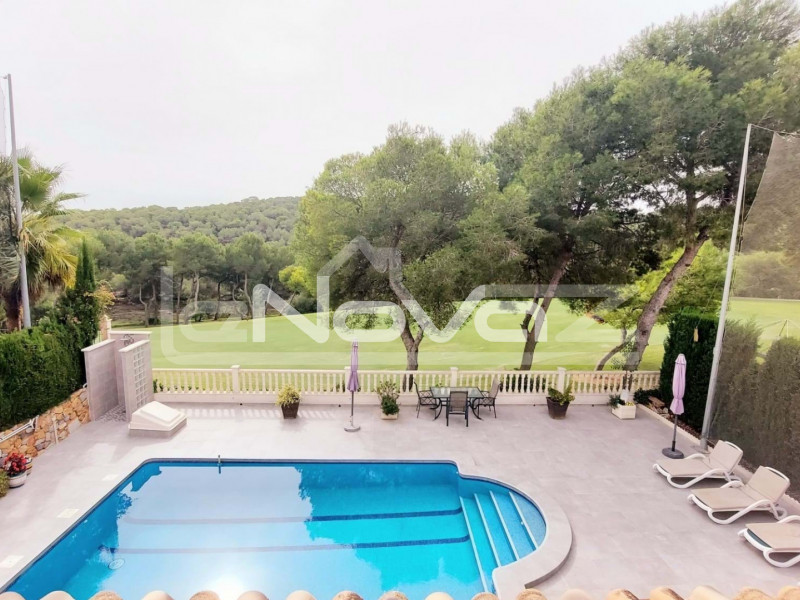 Superbe villa de 3 chambres avec grand terrain, piscine privée avec une vue incroyable sur le parcours de golf de Las Ramblas.. #1401