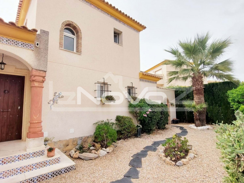 Stunning 3 bedroom villa with large plot, private pool with incredible views of the golf course in Las Ramblas.. #1401