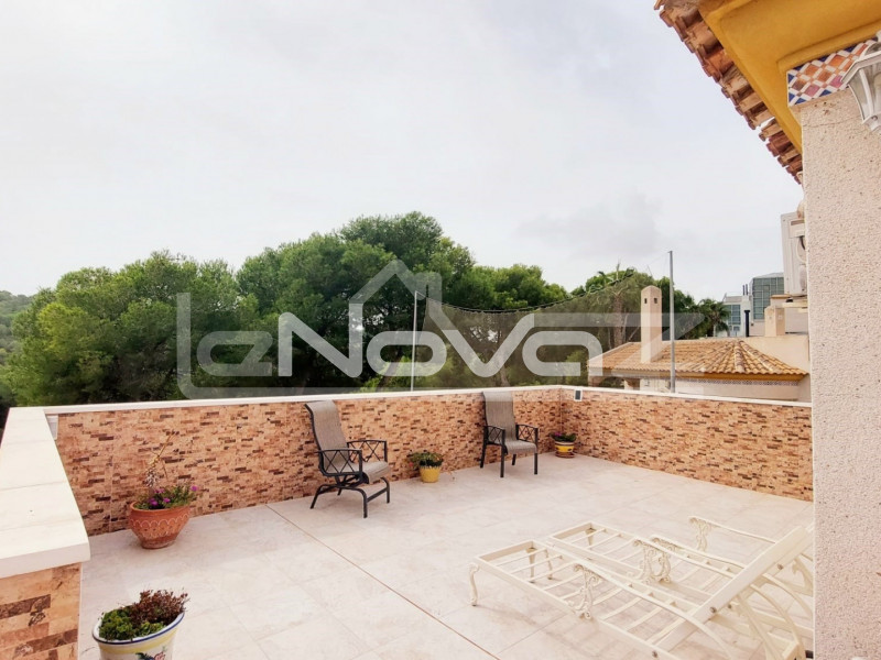 Impresionante villa de 3 dormitorios con gran parcela, piscina privada con increíbles vistas al campo de golf en Las Ramblas.. #1401