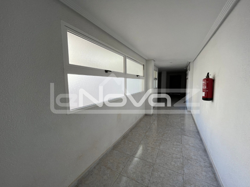 Bardzo przestronny apartament typu studio z basenem i tarasem obok Parque des Nations w Torrevieja.. #1402