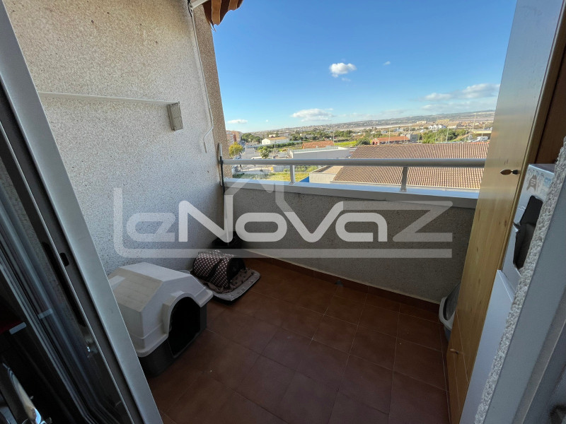 Apartment with 2 bedrooms, swimming pool and terrace overlooking the salt lakes in Torrevieja.. #1408