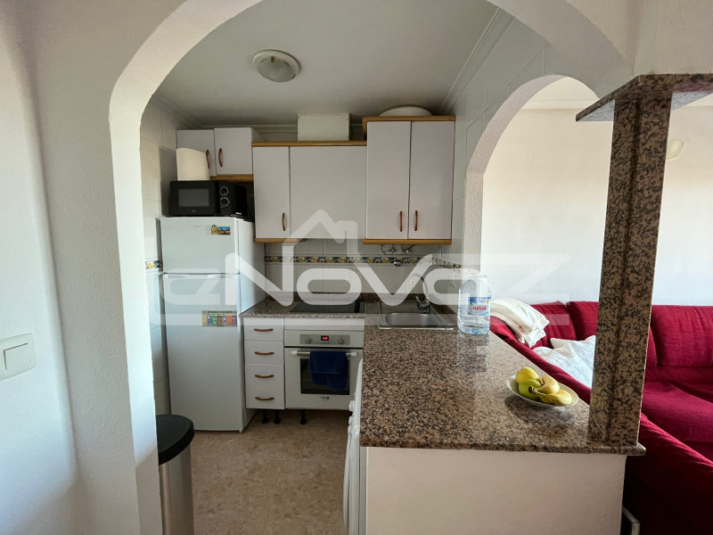 Apartman 2 hálószobával, úszómedencével és terasszal, kilátással a sós tavakra Torrevieja városában.. #1408