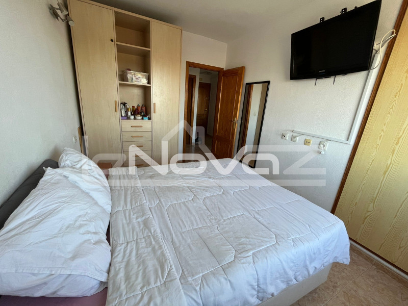 Апартаменты с 2 спальнями, бассейном и террасой с видом на соленые озера в Torrevieja.. #1408