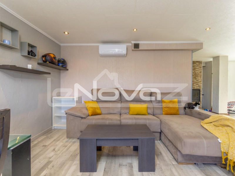 Fantastic renovated 2 bedroom penthouse with huge terrace and covered parking in Torrevieja.. #1420