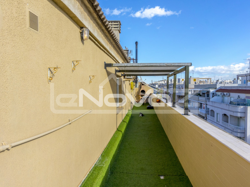 Fantastic renovated 2 bedroom penthouse with huge terrace and covered parking in Torrevieja.. #1420