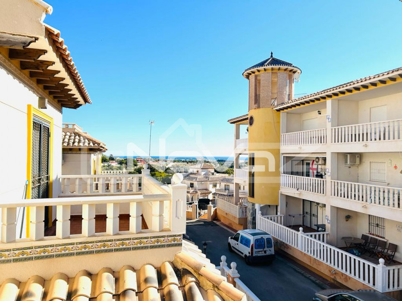 Impresionante bungalow de 3 dormitorios con 2 terrazas y solarium con vistas al mar en Lomas De Cabo Roig.. #1427
