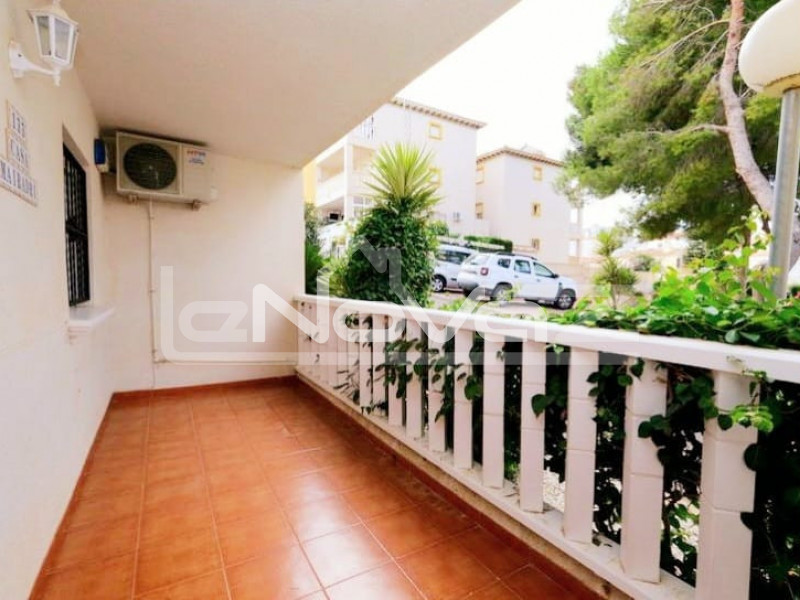 Apartment with 2 bedrooms and a garden terrace overlooking the pool in Villamartin.. #1439